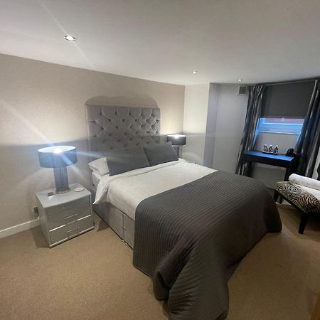 Spacious Central 2Bed Apartment Wilmslow Eksteriør billede