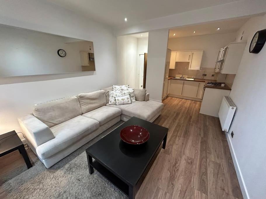 Spacious Central 2Bed Apartment Wilmslow Eksteriør billede