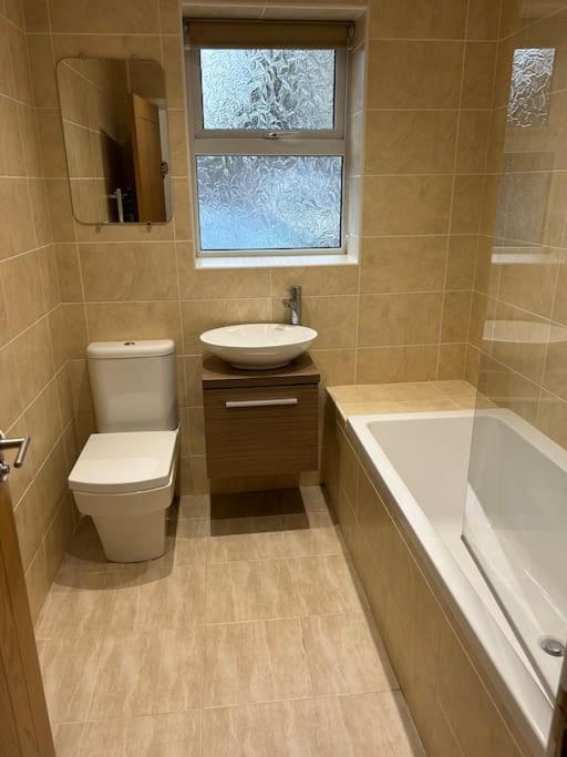 Spacious Central 2Bed Apartment Wilmslow Eksteriør billede