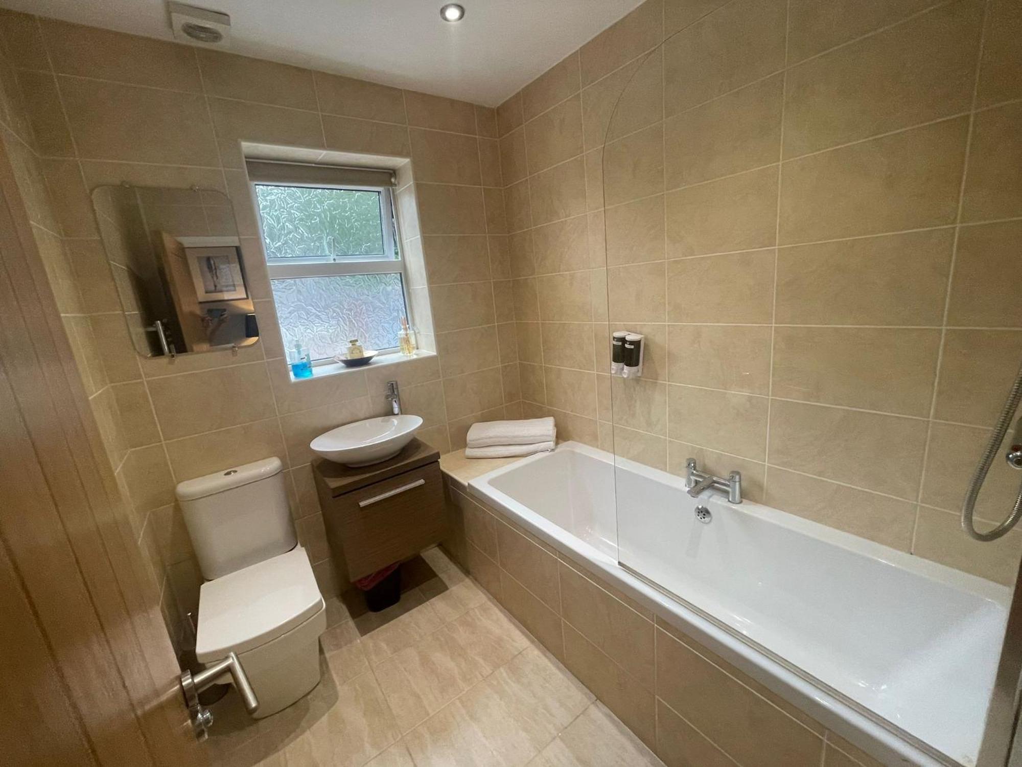 Spacious Central 2Bed Apartment Wilmslow Eksteriør billede